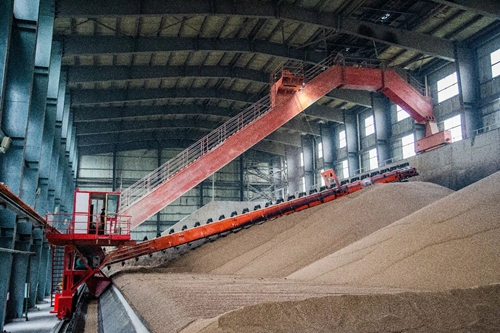 三峽日?qǐng)?bào):楚星化工26萬(wàn)噸磷肥保春耕(圖1) 三峽日?qǐng)?bào):楚星化工26萬(wàn)噸磷肥保春耕(圖1)