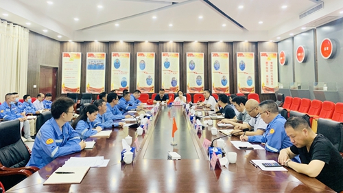 王大真帶隊(duì)到松滋肥業(yè)氟化鋁項(xiàng)目現(xiàn)場慰問(圖3) 王大真帶隊(duì)到松滋肥業(yè)氟化鋁項(xiàng)目現(xiàn)場慰問(圖3)