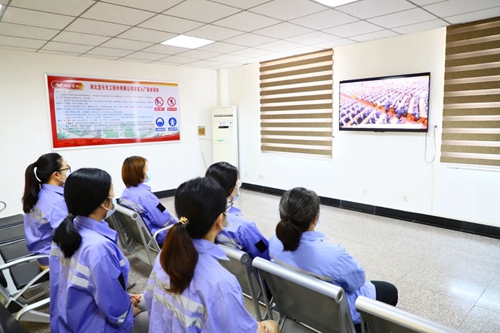 向抗疫英雄致敬！宜化集團(tuán)組織收看全國(guó)抗擊新冠肺炎疫情表彰大會(huì)(圖4)