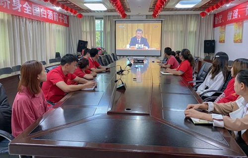 向抗疫英雄致敬！宜化集團(tuán)組織收看全國(guó)抗擊新冠肺炎疫情表彰大會(huì)(圖6)