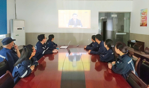 向抗疫英雄致敬！宜化集團(tuán)組織收看全國(guó)抗擊新冠肺炎疫情表彰大會(huì)(圖7)