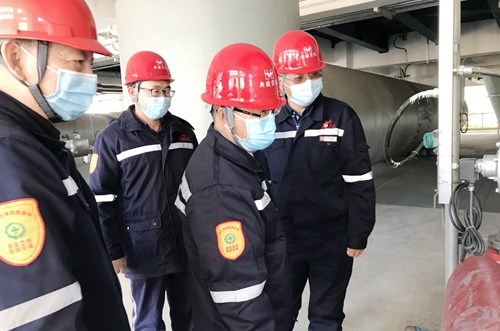 王大真到新疆宜化、新疆宜化礦業(yè)走訪慰問(wèn)干部職工(圖4)