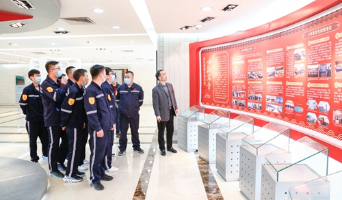 新疆宜化組織開(kāi)展優(yōu)秀班長(zhǎng)“三個(gè)一”活動(dòng)(圖1) 新疆宜化組織開(kāi)展優(yōu)秀班長(zhǎng)“三個(gè)一”活動(dòng)(圖1)