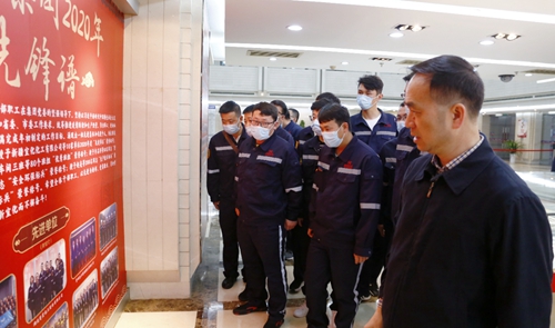 新疆宜化組織開(kāi)展優(yōu)秀班長(zhǎng)“三個(gè)一”活動(dòng)(圖2) 新疆宜化組織開(kāi)展優(yōu)秀班長(zhǎng)“三個(gè)一”活動(dòng)(圖2)