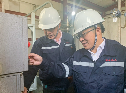 王大真到聯(lián)化公司走訪調(diào)研(圖1) 王大真到聯(lián)化公司走訪調(diào)研(圖1)