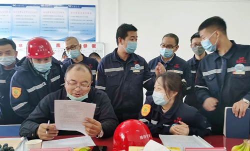 新疆宜化氯堿分廠氯乙烯三班、合成二班榮獲準東開發(fā)區(qū)安全標準化示范班組稱號(圖3)