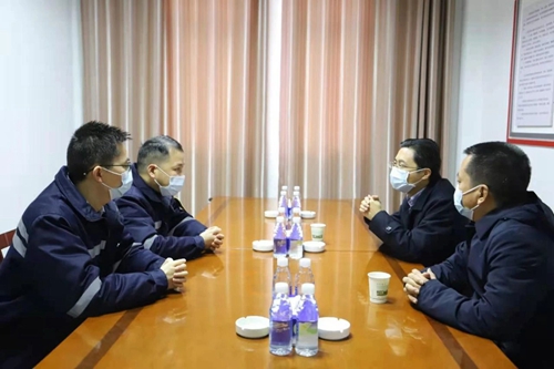 宜都市委副書記、市長李澤剛到楚星公司慰問市拔尖人才(圖2)