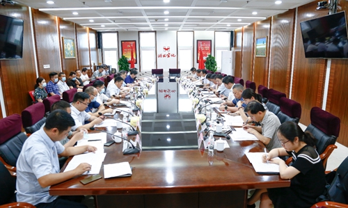 宜昌市國(guó)資委黨委書(shū)記、主任吳正新帶隊(duì)到宜化集團(tuán)調(diào)研(圖1)