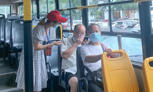 宜化集團(tuán)積極參與志愿服務(wù)為爭(zhēng)創(chuàng)文明典范城市添彩(圖1) 宜化集團(tuán)積極參與志愿服務(wù)為爭(zhēng)創(chuàng)文明典范城市添彩(圖1)