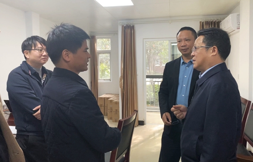 王大真到邦普宜化項目專班辦公現(xiàn)場調(diào)研(圖1) 王大真到邦普宜化項目專班辦公現(xiàn)場調(diào)研(圖1)