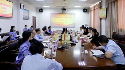 湖北省稅務(wù)局黨委委員、副局長何小平一行到楚星公司現(xiàn)場調(diào)研(圖2)