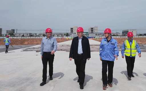 宜昌市國(guó)資委黨委書記、主任黃智華一行到氨醇項(xiàng)目現(xiàn)場(chǎng)調(diào)研(圖1)