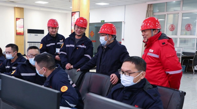 王大真除夕當(dāng)天到松滋肥業(yè)、楚星公司和研發(fā)中心走訪慰問(圖1)