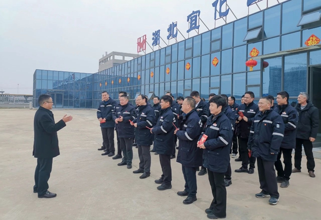 大年初一，王大真到田家河新項(xiàng)目和分子公司走訪慰問(wèn)(圖1)