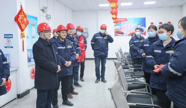 大年初一，王大真到田家河新項(xiàng)目和分子公司走訪慰問(wèn)(圖6)