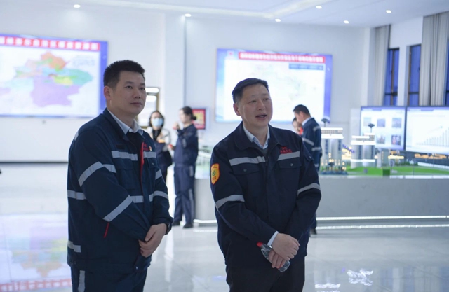黃智華、王大真一行到新疆宜化和新疆宜化礦業(yè)現(xiàn)場調(diào)研(圖3)