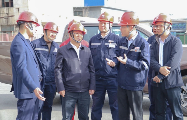 王大真到青海宜化和青海黎明現(xiàn)場調(diào)研(圖2) 王大真到青海宜化和青海黎明現(xiàn)場調(diào)研(圖2)