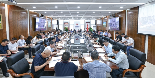 以案為鑒筑防線！集團黨委再次組織開展警示教育(圖1)