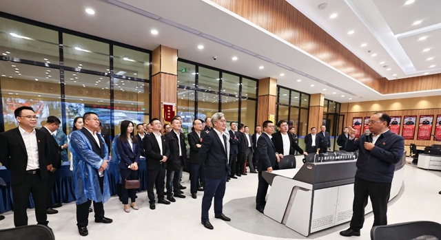 肩負重托共謀發(fā)展！集團七屆二次職代會代表報到并參觀田家河新項目(圖2)