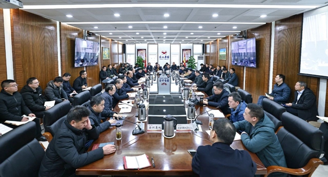 集團(tuán)召開(kāi)調(diào)度會(huì)和2月份安全例會(huì)(圖1) 集團(tuán)召開(kāi)調(diào)度會(huì)和2月份安全例會(huì)(圖1)