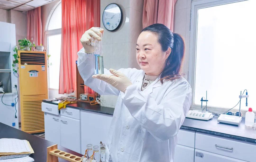 【宜化榜樣】股份公司黃冬燕：立足分析崗位，爭當(dāng)技術(shù)能手(圖2)