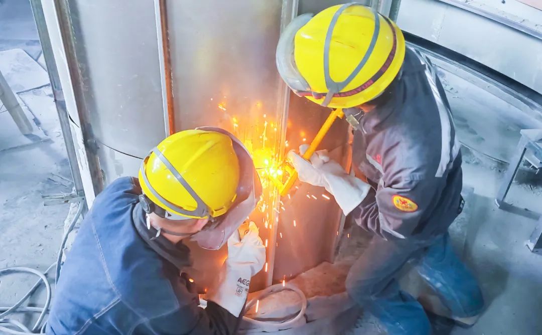 青海宜化電石分廠電極殼班：加強(qiáng)標(biāo)準(zhǔn)化建設(shè)，保障電石爐長周期穩(wěn)定運(yùn)行(圖5)