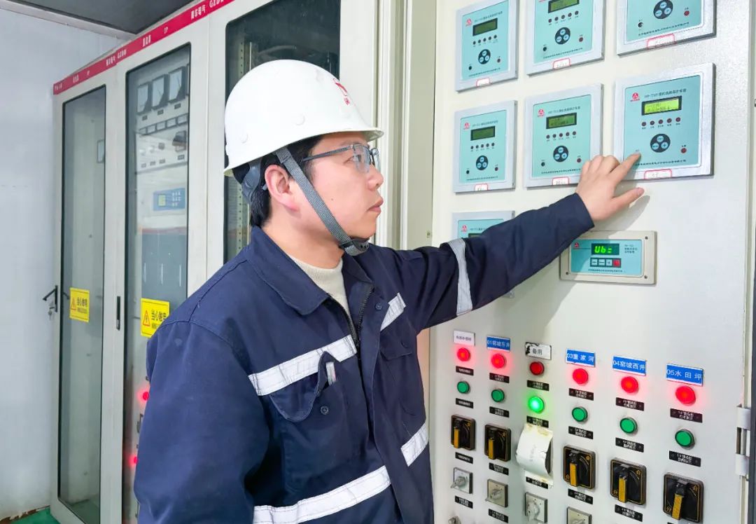 宜化礦業(yè)郭倉?。簼M腔熱愛向機(jī)電，一片初心為礦山(圖3)