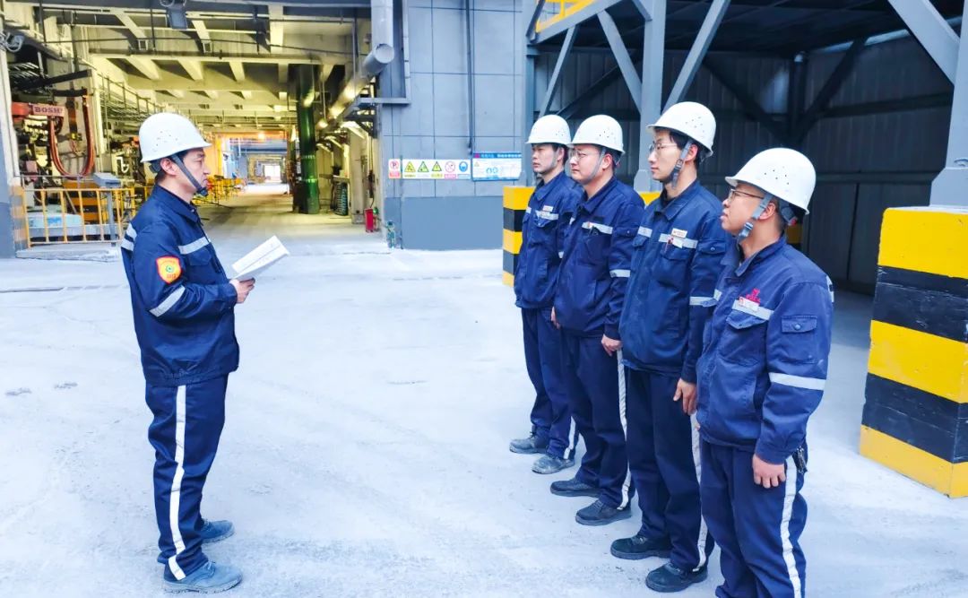 新疆宜化電石車間二一班：強(qiáng)化班組建設(shè)，筑牢基層基石(圖4)