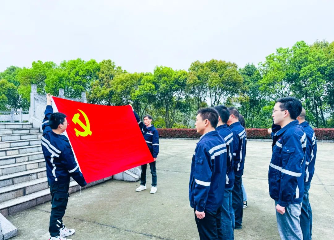在緬懷中汲取奮進力量！這場主題黨日活動“走心”更“入心”！(圖3)