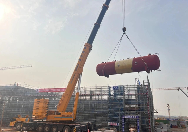 首臺大型設(shè)備“落戶”，氯堿新能源項目吹響工程設(shè)備安裝新號角！