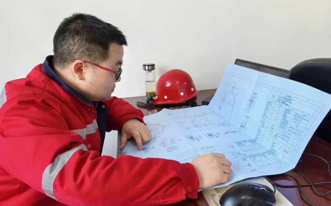 【管理標兵】化機公司黃亞華：扎根一線勤鉆研，履職盡責勇?lián)?圖2)