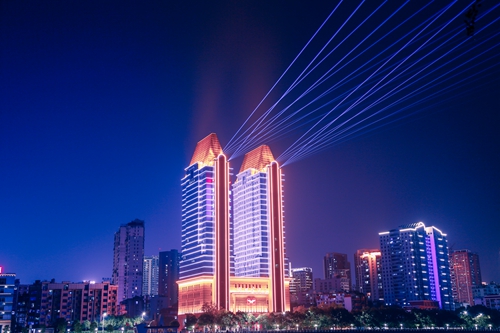 宜化大樓亮起來(lái)了！