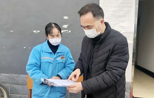 周金平先后到楚星公司、松滋肥業(yè)、實(shí)訓(xùn)基地和股份公司檢查疫情防控工作