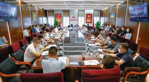 集團(tuán)召開行政辦公會 強調(diào)領(lǐng)導(dǎo)干部要有責(zé)任之心仁愛之心擔(dān)當(dāng)之責(zé)