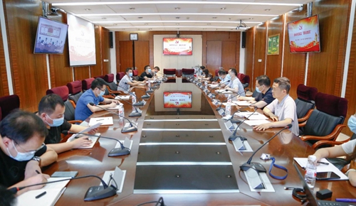 集團(tuán)綜合管理黨支部與實訓(xùn)基地黨支部聯(lián)合開展主題黨日活動