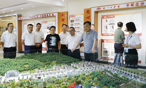 袁衛(wèi)東、王大真到金沙酒業(yè)調(diào)研指導(dǎo)工作