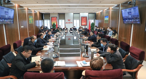 集團行政例會強調：始終保持艱苦奮斗本色，時刻做到“兩個緊盯”