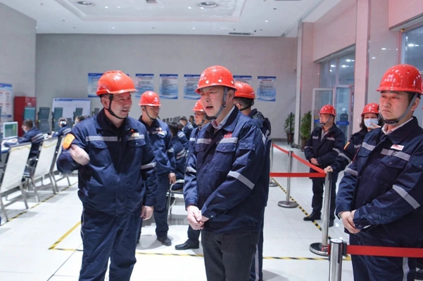 黃智華、王大真一行到新疆宜化和新疆宜化礦業(yè)現(xiàn)場調(diào)研